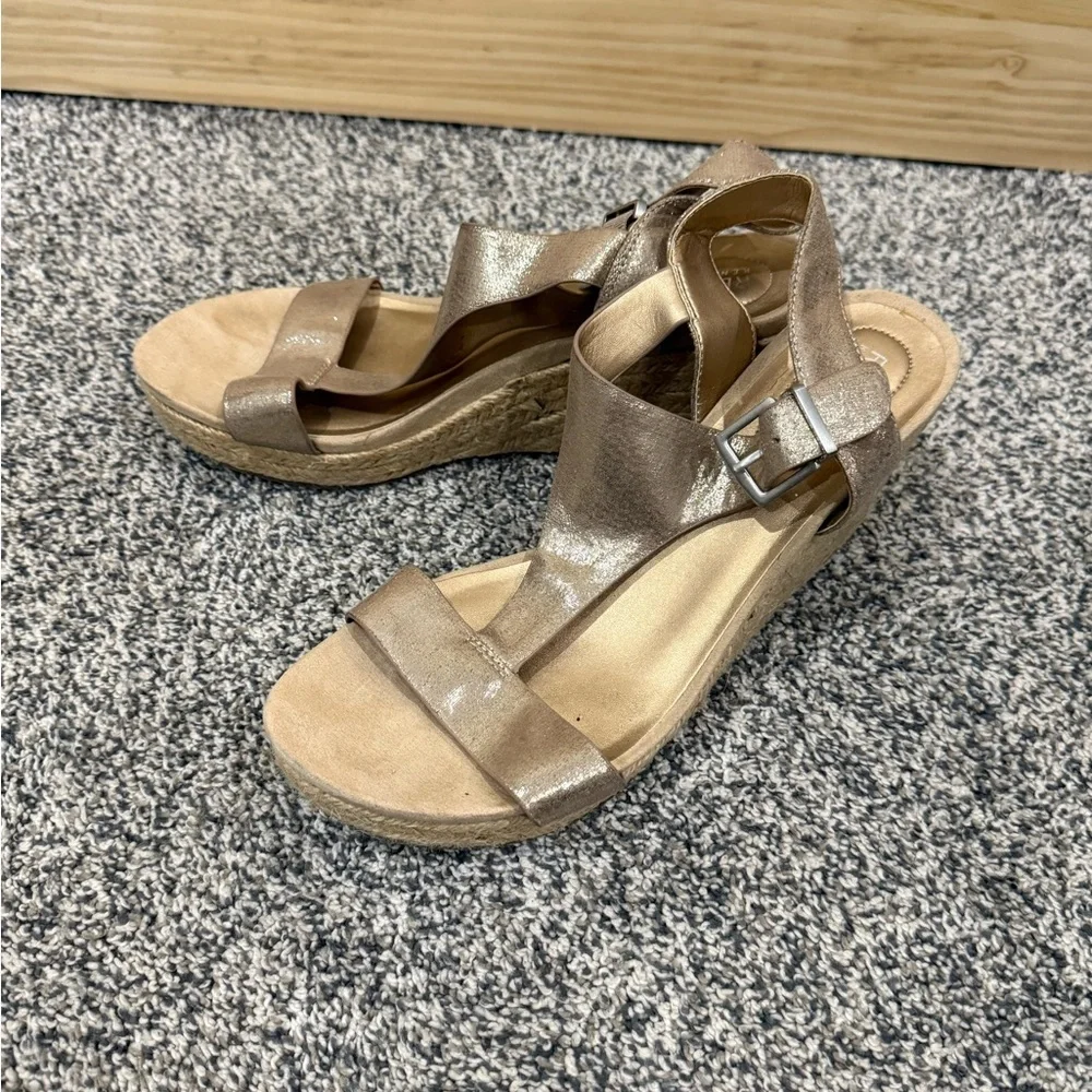 Kenneth Cole Wedge Sandal